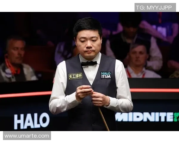 丁俊晖与卡斯尔激战正酣比分悬念不断引人关注 丁俊晖与卡斯尔激战正酣比分悬念不断引人关注